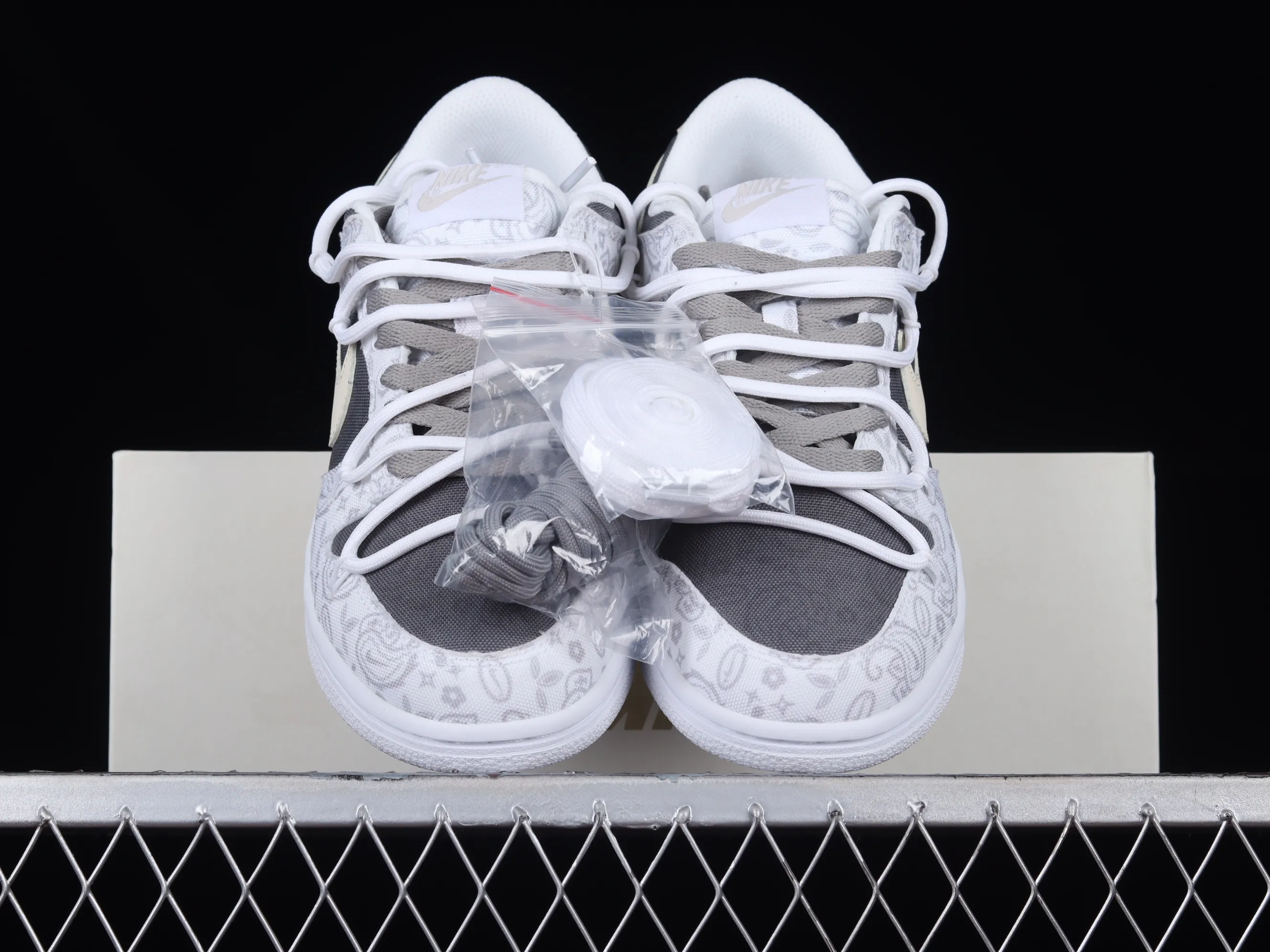 All categories Nk SB Dunk series Nk SB Dunk Low low-top sneakers Nk Dunk Low ESS reverse cashew flower micro industry customized version of deconstructed strap casual sneakers DJ9955-100